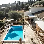 Afroksilia Krinos شقة *